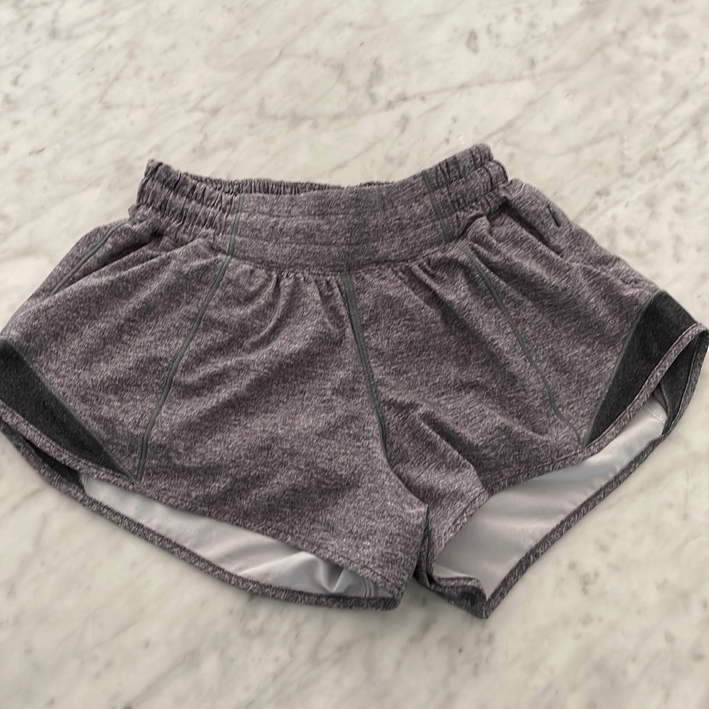 Lululemon Hotty hot Heathered black/gray shorts size 2 inseam 2.5
